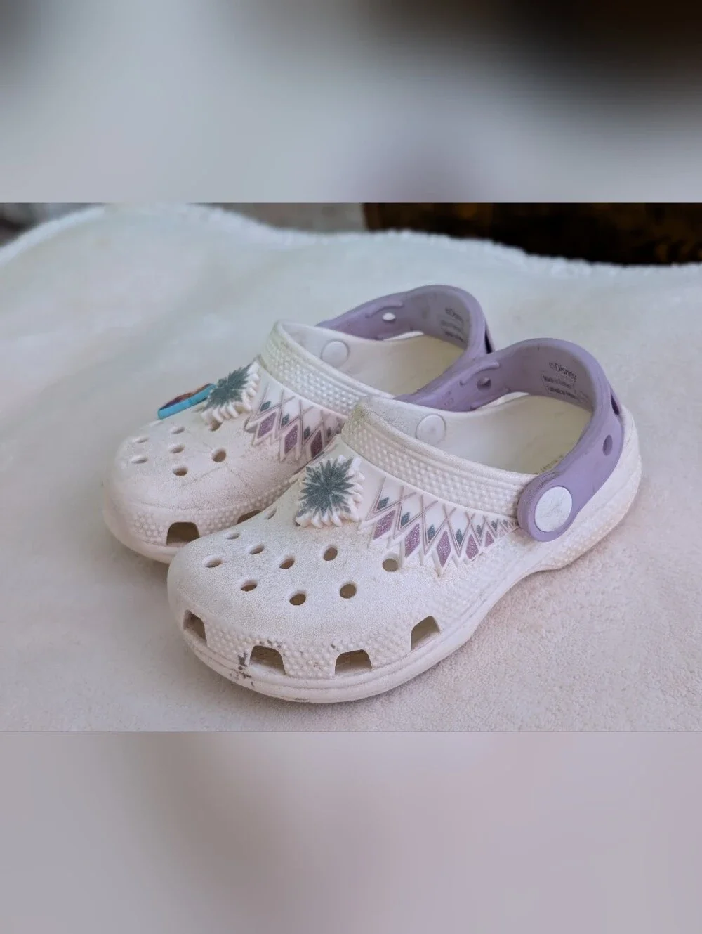 Crocs Kids White & Lavender Snowflake with Character Charm C9